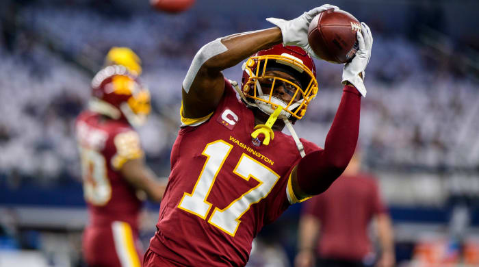 Commanders wide receiver Terry McLaurin (17) catches a pass in warmups before a game against the Cowboys.